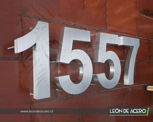 Números de acero inoxidable 002