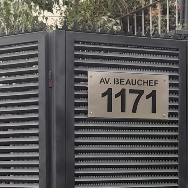 PLACA EN ACERO INOXIDABLE 8